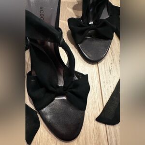Wrap up tie black sandals heels size 7